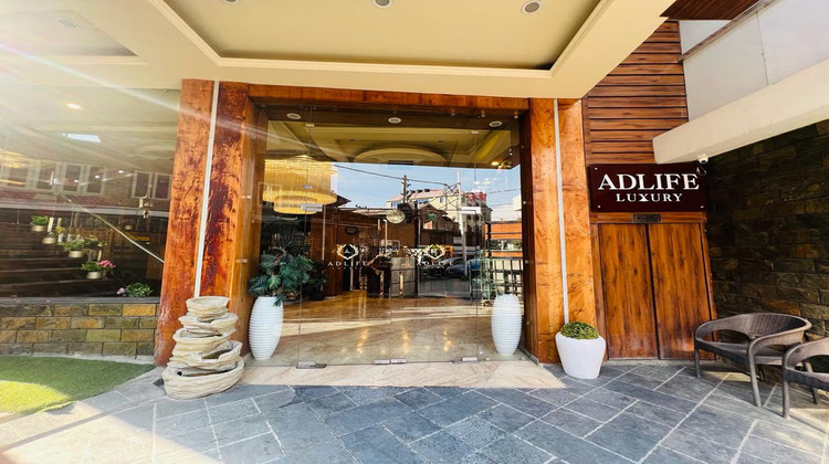 hotel adlife luxury, srinagar entrance
