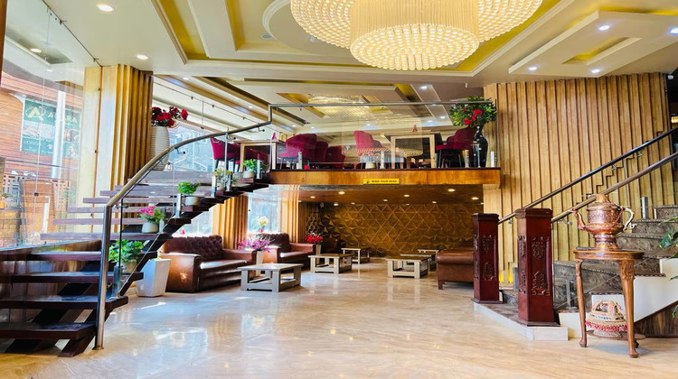 hotel adlife luxury, srinagar stairs