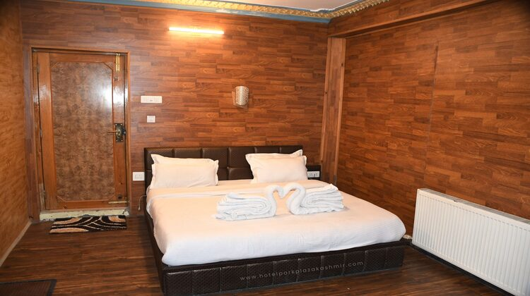 hotel park plaza srinagar, kashmir deluxe room