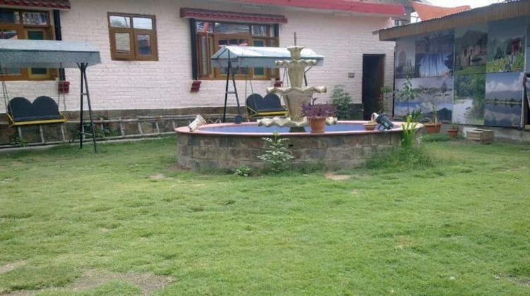 hotel park plaza srinagar, kashmir lawn view