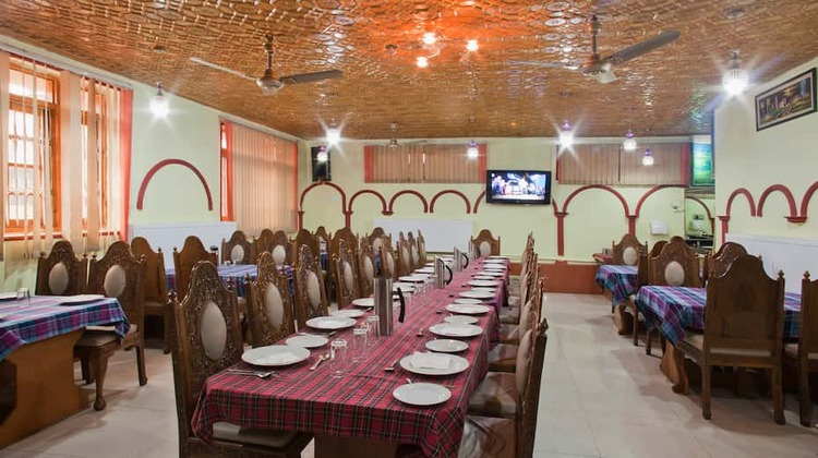 hotel park plaza srinagar, kashmir restaurant