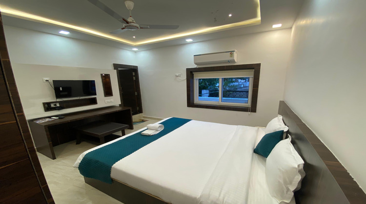 hotel shivali inn room bed