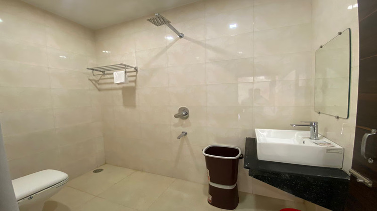 hotel shivali inn washroom