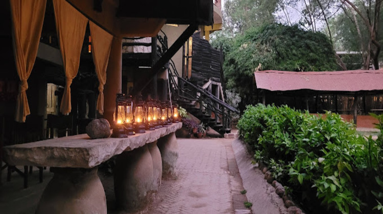 ken river lodge common area