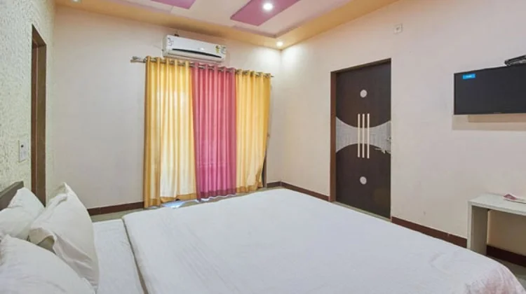 gir-resort-room