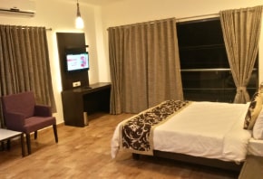 hotel-aditya-suit-room